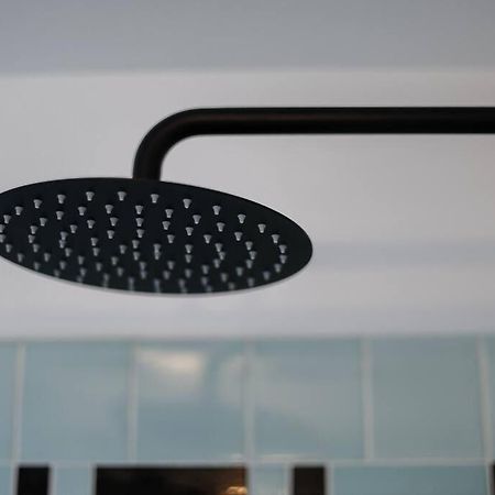End Zone Escape-Light And Bright Hof Village Home كانتون المظهر الخارجي الصورة