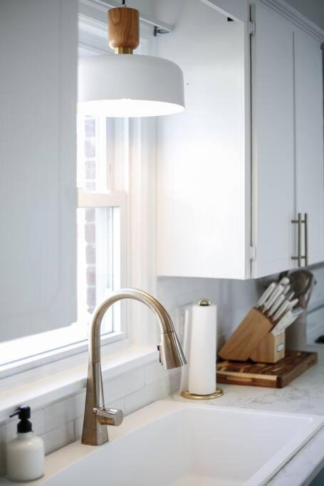 End Zone Escape-Light And Bright Hof Village Home كانتون المظهر الخارجي الصورة
