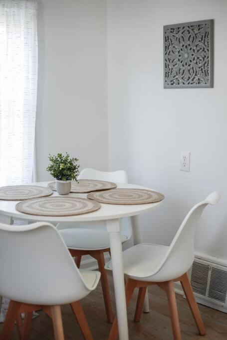 End Zone Escape-Light And Bright Hof Village Home كانتون المظهر الخارجي الصورة