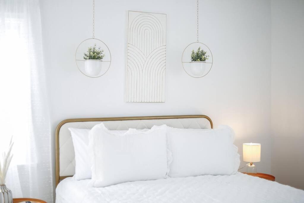 End Zone Escape-Light And Bright Hof Village Home كانتون المظهر الخارجي الصورة